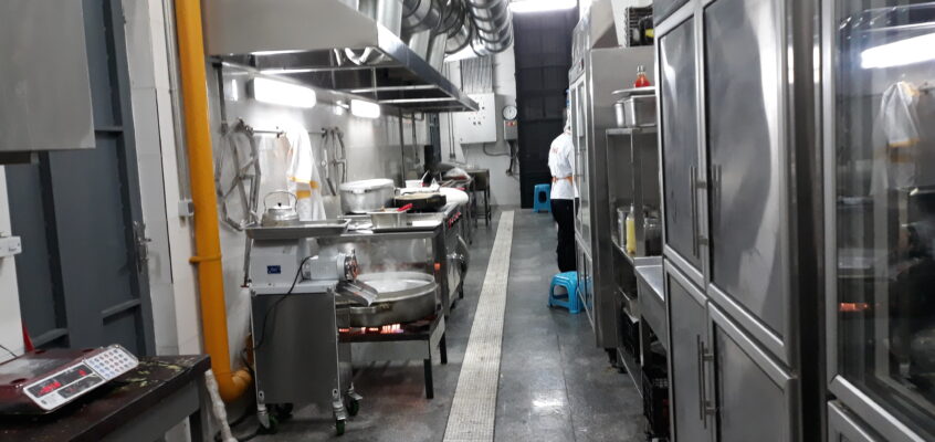 چگونه یک آشپزخانه صنعتی کوچک طراحی کنیم